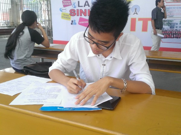 Chạy nước rút tuyển sinh đại học: Thí sinh nháo nhào rút-nộp hồ sơ ảnh 2