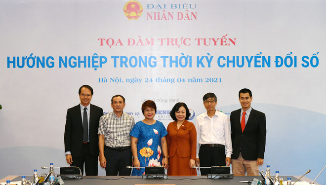 Giúp học sinh lựa chọn ngành nghề trong thời kỳ chuyển đổi số ảnh 1