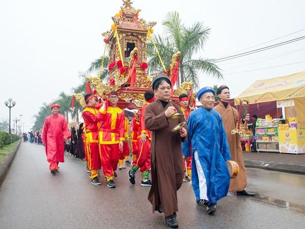 Yêu cầu bố trí điểm phát ấn thuận lợi cho du khách tại lễ hội Đền Trần ảnh 1