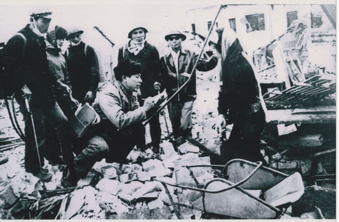 'Hà Nội-Điện Biên Phủ trên không': Báo chí dũng cảm xung trận ảnh 1