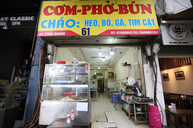 Chủ quán cơm bụi bỏ tiền lắp tấm chắn giọt bắn chống dịch ảnh 8