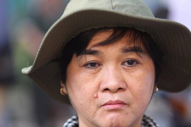 Người dân xúc động mang ảnh nguyên Tổng Bí thư Đỗ Mười chờ truy điệu ảnh 2