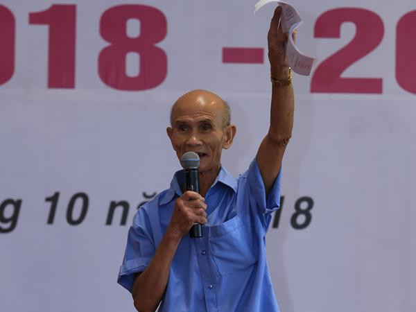 Cụ sinh viên 85 tuổi vẫn miệt mài đi học đại học mỗi ngày ảnh 1