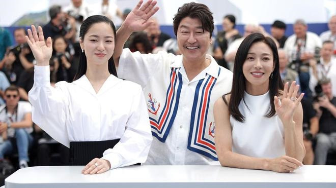 Cú máy ăn tiền: Phim về thời kỳ khó khăn của điện ảnh Hàn Quốc ảnh 2