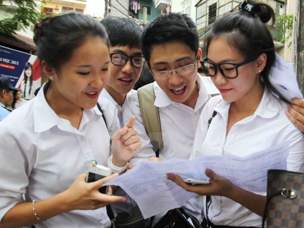 Thí sinh dự thi tốt nghiệp trung học phổ thông. (Ảnh: TTXVN) Chính phủ yêu cầu Bộ Giáo dục hướng dẫn cụ thể về thi THPT 2017 ảnh 1
