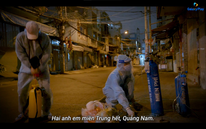 Đến Thành phố Hồ Chí Minh lập nghiệp, nhiều người tình nguyện coi nơi đây như quê hương thứ hai để lăn xả, miệt mài giúp đỡ khi thành phố 'ốm.' (Ảnh chụp màn hình) ĐD Bùi Thạc Chuyên: Điều cứu sống con người chính là không sợ hãi ảnh 1