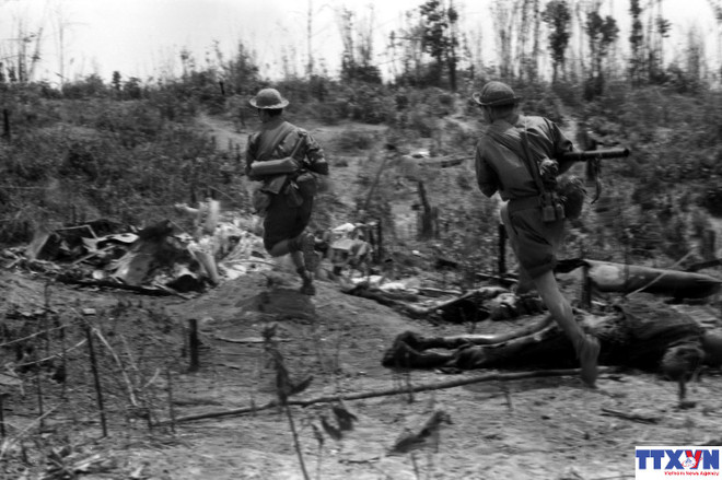 Những bức ảnh được "đổi" bằng máu của phóng viên chiến trường ảnh 7