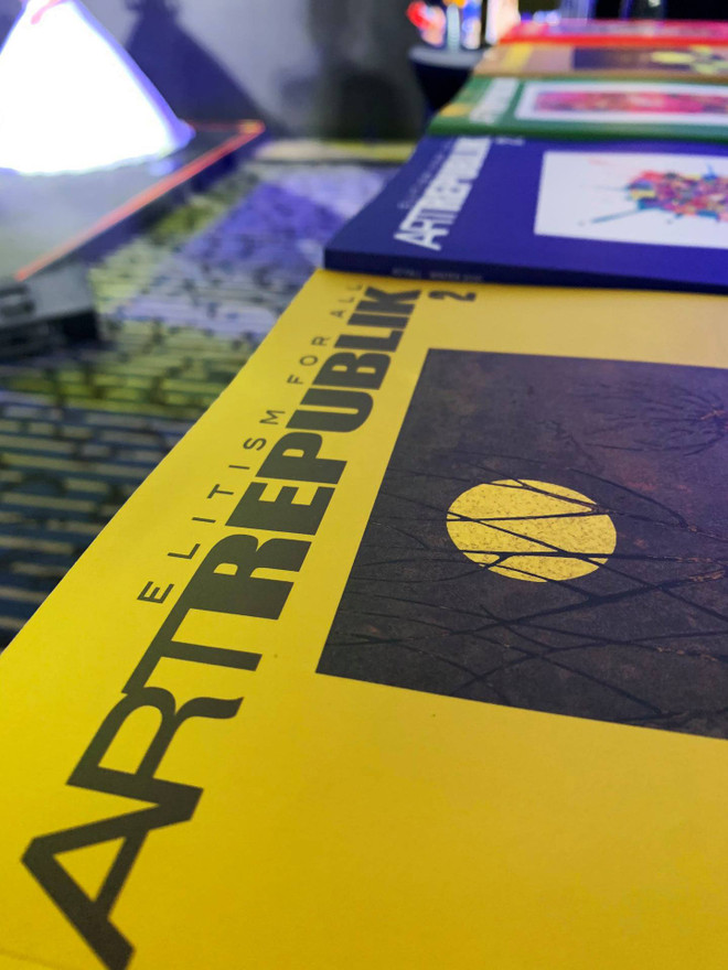 Ra mắt ấn bản song ngữ phản ánh văn hóa-nghệ thuật đương đại Việt Nam ảnh 1