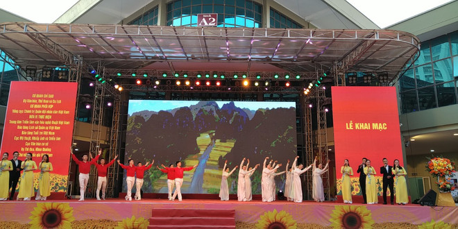 Hiểu hơn về lịch sử Đảng qua Triển lãm 'Đảng ta thật là vĩ đại' ảnh 4