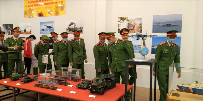 Hiểu hơn về lịch sử Đảng qua Triển lãm 'Đảng ta thật là vĩ đại' ảnh 2