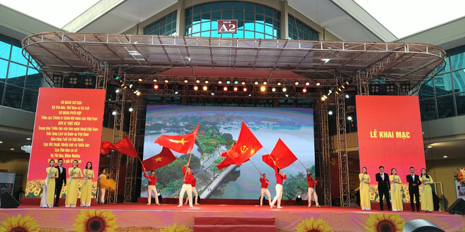 Hiểu hơn về lịch sử Đảng qua Triển lãm 'Đảng ta thật là vĩ đại' ảnh 1