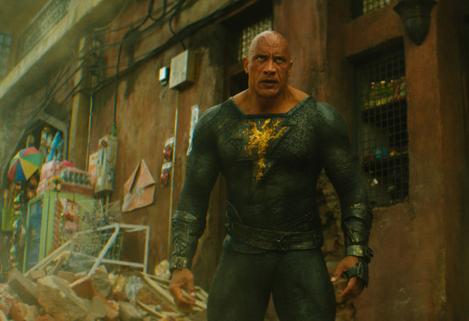 Dwayne 'The Rock' Johnson trong tạo hình của Black Adam. (Ảnh: CGV) Siêu anh hùng của Dwayne The Rock Johnson hẹn lịch chiếu tại Việt Nam ảnh 1