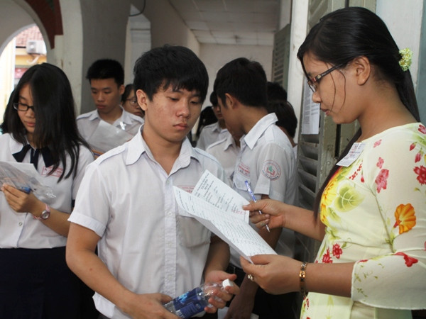 Tổ chức kỳ thi “hai trong một”: Rắc rối hai loại hình cụm thi ảnh 2