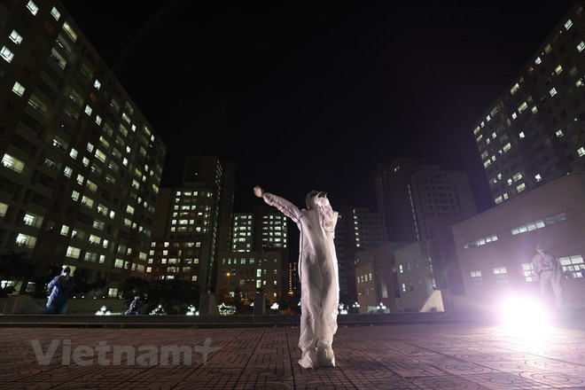 MC Quỳnh Hoa: Nhiều bệnh nhân COVID-19 xem ca nhạc qua khe cửa hẹp ảnh 1