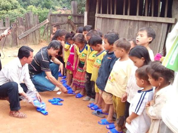 Thầy giáo 15 năm cắm bản, dạy trò bằng 5 thứ tiếng ảnh 5