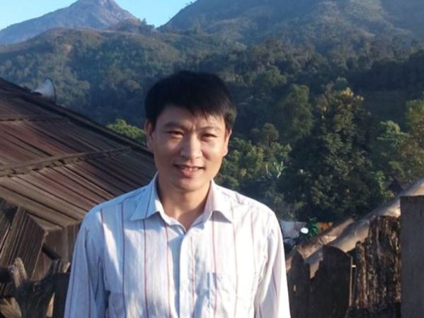 Thầy giáo 15 năm cắm bản, dạy trò bằng 5 thứ tiếng ảnh 1