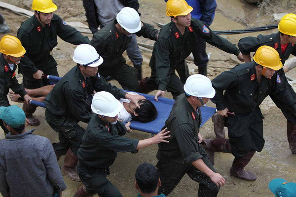 Vụ sập hầm thủy điện: Đã giải cứu thành công 12 công nhân ảnh 1
