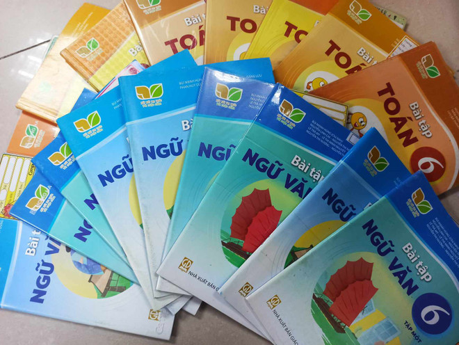 Bán sách bài tập kèm sách giáo khoa: 'Trống đánh xuôi, kèn thổi ngược' ảnh 1