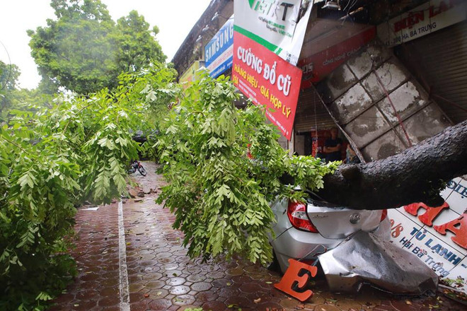 Hà Nội: Lực lượng cứu hộ bất chấp nguy hiểm, cắt sắt mở đường ảnh 23