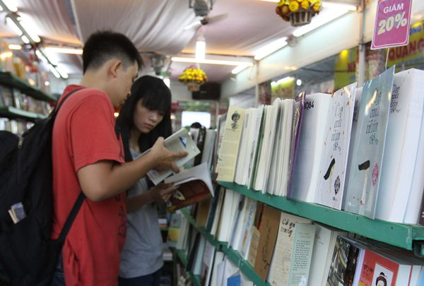 Xử lý hơn 300 xuất bản phẩm vi phạm trong 11 tháng năm 2014 ảnh 1