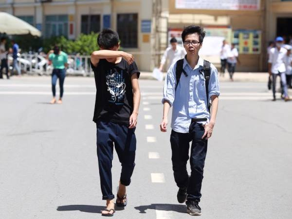 Hà Nội: Một thí sinh phải nhập viện vì bị ngộ độc thực phẩm ảnh 1