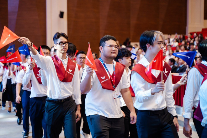 Thầy hiệu trưởng mời sinh viên cùng cafe, chuyện trò mỗi sáng ảnh 2