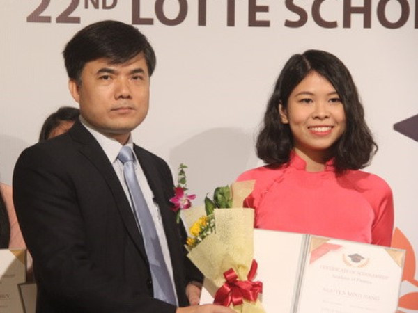 Trao học bổng trị giá 23.400 USD cho 78 sinh viên nghèo vượt khó ảnh 1