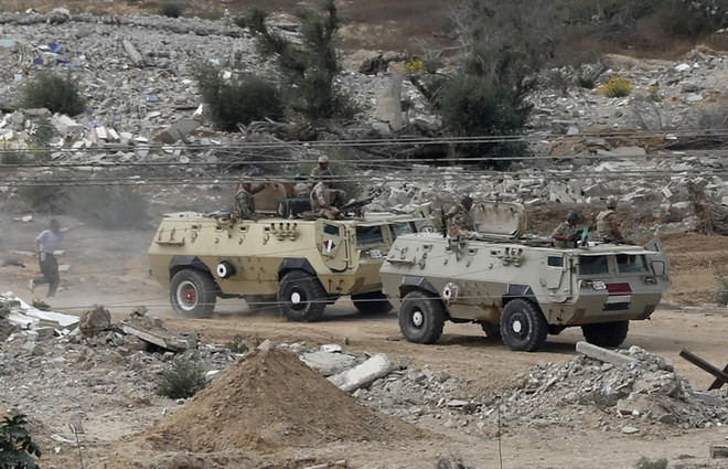 Quân đội Ai Cập trấn áp mạnh các phần tử khủng bố tại Sinai ảnh 1