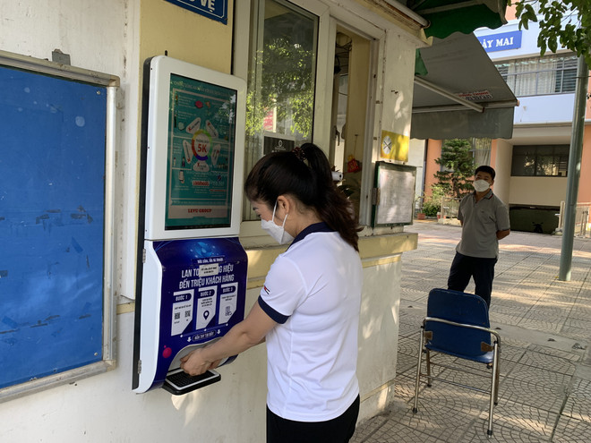 Nhiều điểm thi bố trí phòng chờ cho phụ huynh tránh nắng nóng ảnh 4