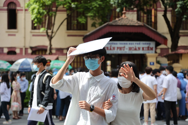 Hà Nội: Gần 1.000 thí sinh vắng mặt trong ngày thi đầu tiên vào lớp 10 ảnh 1