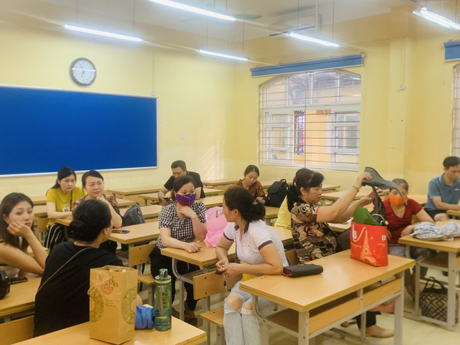 Nhiều điểm thi bố trí phòng chờ cho phụ huynh tránh nắng nóng ảnh 5