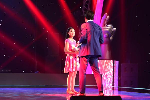 Giọng opera của cô bé Việt kiều “đốn tim” bốn huấn luyện viên ảnh 2