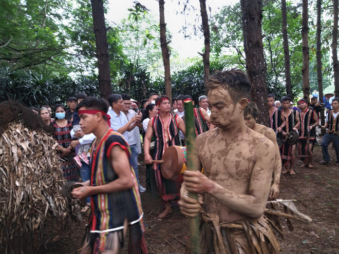 Lễ bỏ mả của người Gia Rai: Tôn vinh giá trị gia đình và cộng đồng ảnh 12