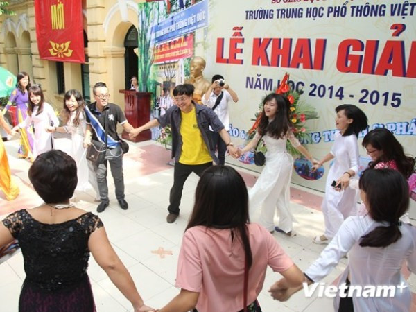 Khai giảng năm học mới: Cắt bớt chương trình, giảm nhiêu khê ảnh 2