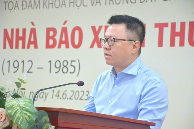Ông Lê Quốc Minh, Chủ tịch Hội Nhà báo Việt Nam phát biểu tại tọa đàm. (Ảnh: CTV/Vietnam+) Nhà báo Xuân Thủy: Hơn nửa thế kỷ dùng ngòi bút ‘xoay vần thời thế’ ảnh 3