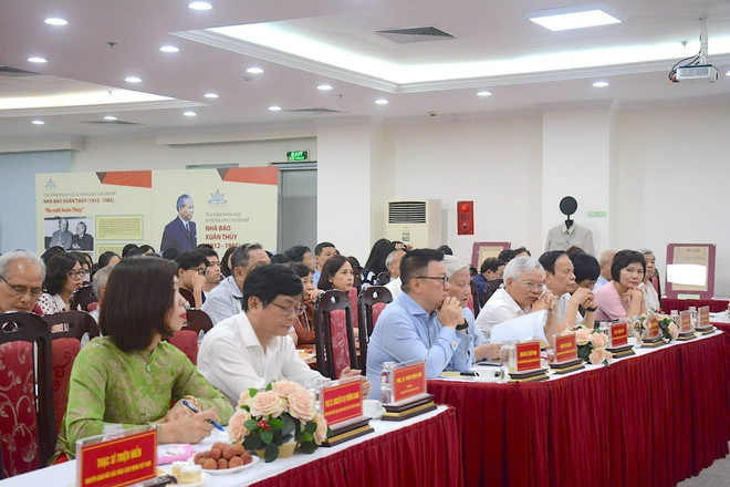 Các đại biểu dự tọa đàm. (Ảnh: CTV/Vietnam+) Nhà báo Xuân Thủy: Hơn nửa thế kỷ dùng ngòi bút ‘xoay vần thời thế’ ảnh 2