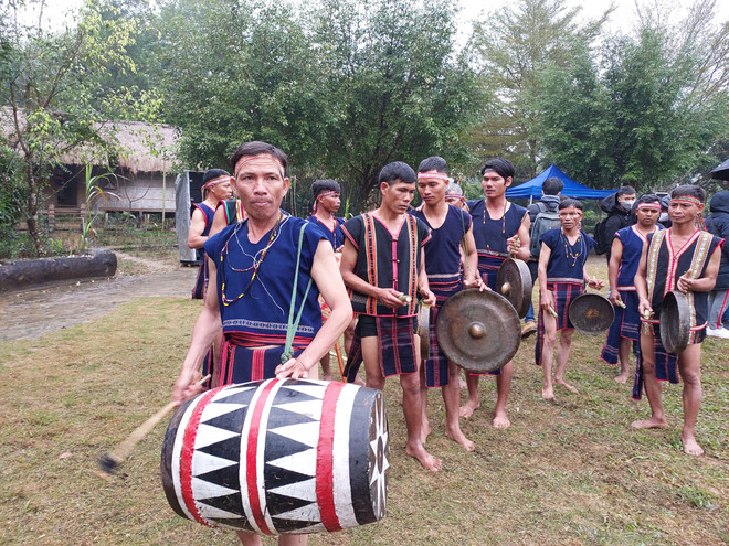 Giới thiệu không gian văn hóa cồng chiêng Tây Nguyên. (Ảnh: Minh Thu/Vietnam+) Trình diễn 15 Di sản Văn hóa Phi vật thể được UNESCO tôn vinh ảnh 1