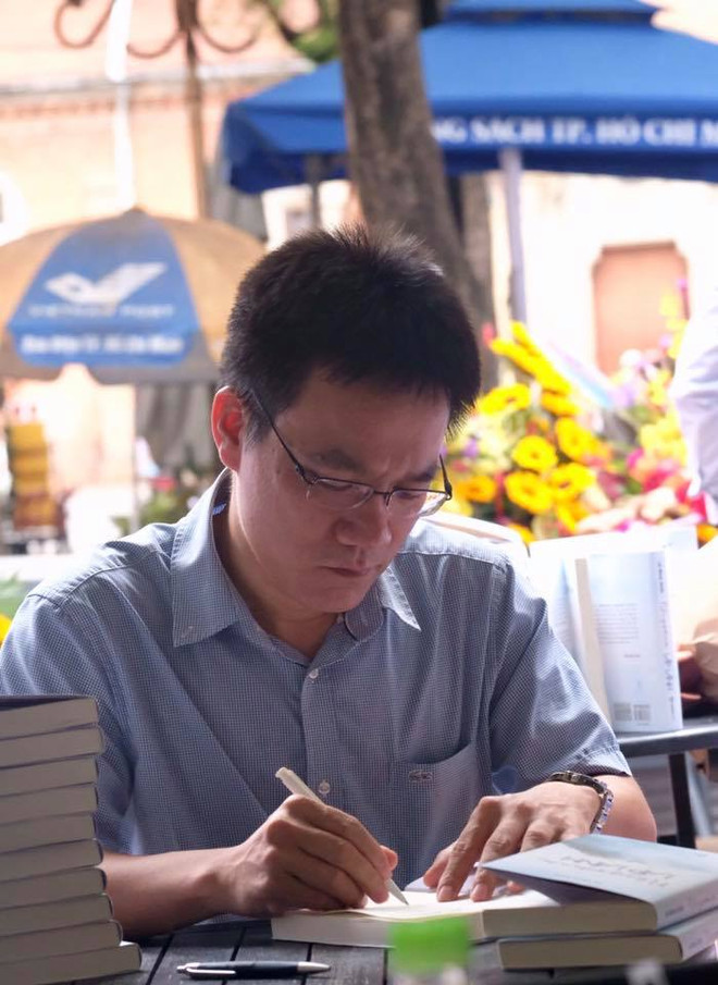 Bác sỹ điều trị COVID-19 ra sách để đóng góp cho Quỹ phòng, chống dịch ảnh 1