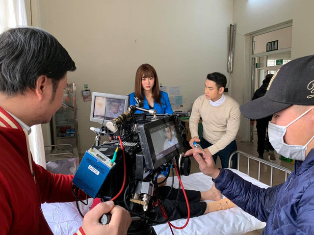 Thanh Hương và Duy Khoa trong một cảnh quay. (Ảnh: VFC) Ca sỹ Duy Khoa tái xuất trong phim truyền hình mới về đề tài nông thôn ảnh 2