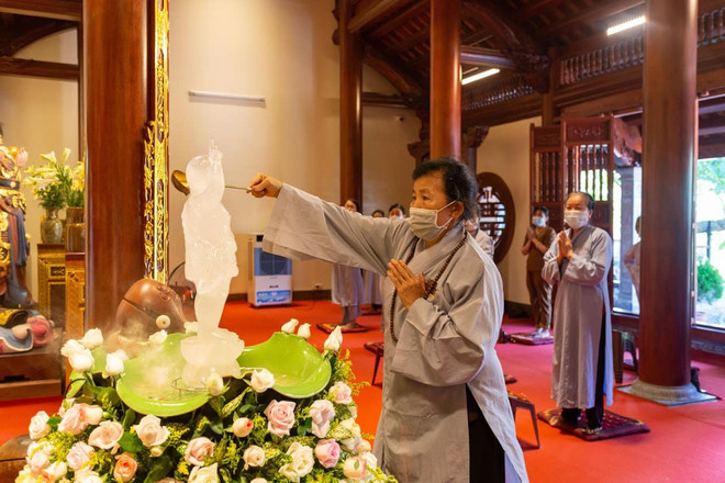 Giáo hội Phật giáo khuyến khích người dân mừng Phật đản tại gia ảnh 1