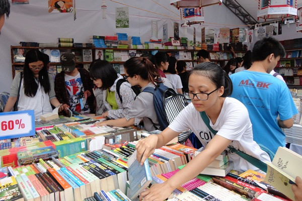 Hành trình “Việt Nam phát triển và hội nhập” qua những trang sách ảnh 1