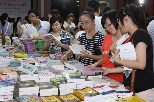 “Hà Nội - Thành phố vì hòa bình” qua những trang sách ảnh 1