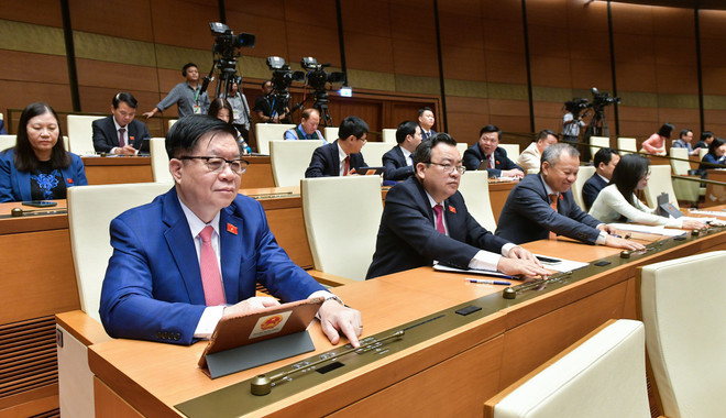 Các đại biểu Quốc hội biểu quyết. (Ảnh: CTV/Vietnam+) bieuquyet.jpg