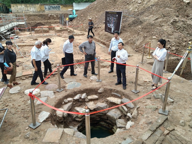 Khu vực khai quật khảo cổ trong Hoàng thành Thăng Long. (Ảnh: Minh Thu/Vietnam+) vnp_khaoco.jpg