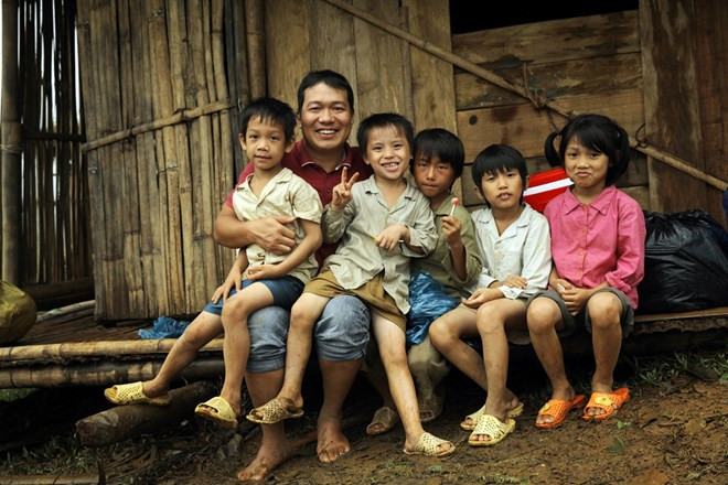 “Cha cõng con”: Thắng trên thế giới, thua trên sân nhà ảnh 3