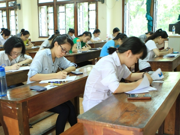 Đề thi Toán khối B, D: Thách thức nằm ở ba câu hỏi cuối ảnh 1