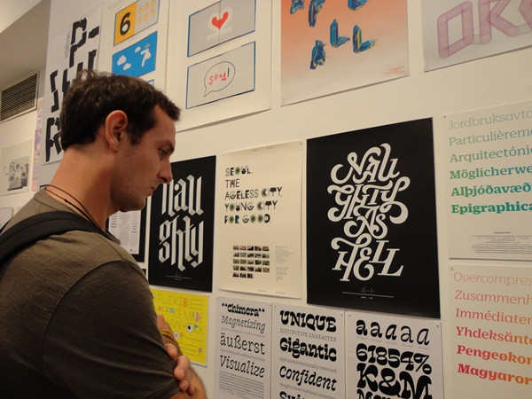 Giới thiệu hơn 200 tác phẩm đoạt giải thiết kế đồ họa chữ quốc tế ảnh 1