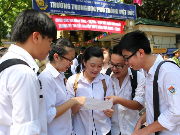 Đề toán dễ, thí sinh cười rạng rỡ vì làm xong trước giờ ảnh 1