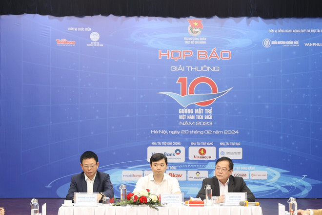 Ban tổ chức thông tin về giải thưởng. (Ảnh: PV/Vietnam+) hop bao.jpg