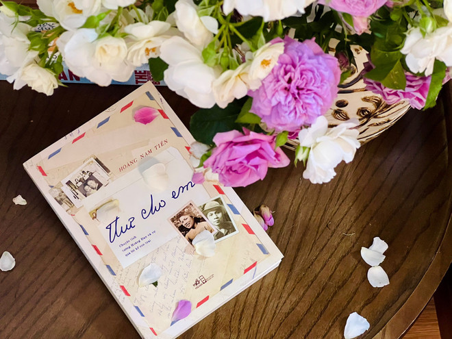 “Thư cho em” không chỉ là ký ức lãng mạn của riêng hai người, mà đại diện cho tình yêu của rất nhiều lứa đôi trong những tháng năm khói lửa của đất nước, dù yêu nhau nhưng vẫn đặt Tổ quốc lên trên tất cả. (Ảnh: PV/Vietnam+) Thu cho em 6.jpg